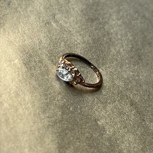 Vintage antique inspired ring with rhinestones and sea flare 1.5cm diameter